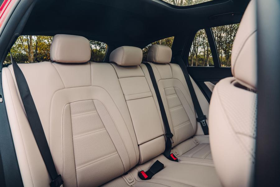 Интерьер Mercedes-AMG E53 4Matic+ Estate (S213) 2018 года  (UK) (фото 9 из 40)